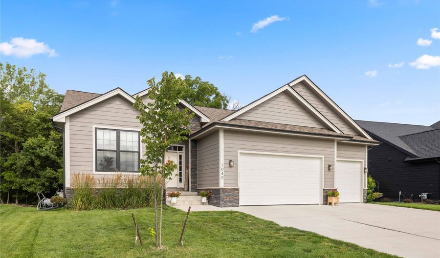 1040 W Trace Pl, Polk City, IA 50226 - 4 Beds, 3 Bath