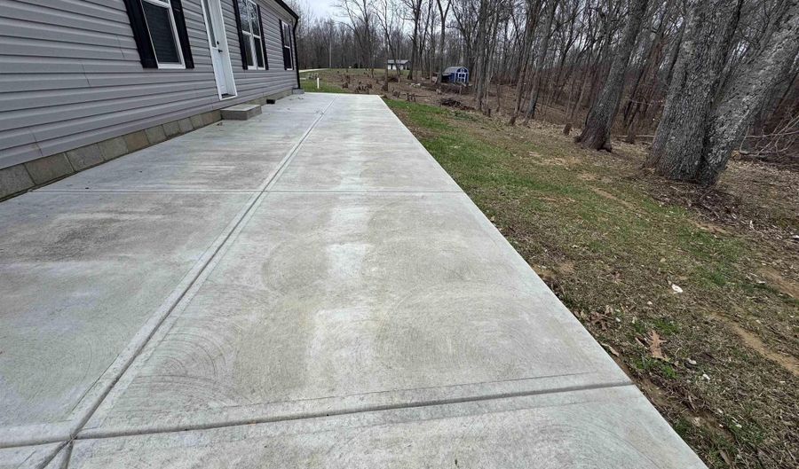 9123 E Pine Rd, Bloomfield, IN 47424 - 4 Beds, 2 Bath