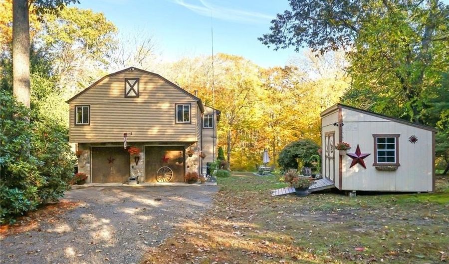 550 Twin Brook Ln, Coventry, RI 02816 - 3 Beds, 2 Bath