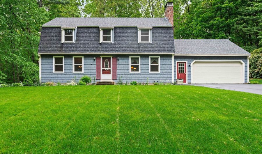 9 Candlewood Dr, Amherst, NH 03031 - 4 Beds, 3 Bath