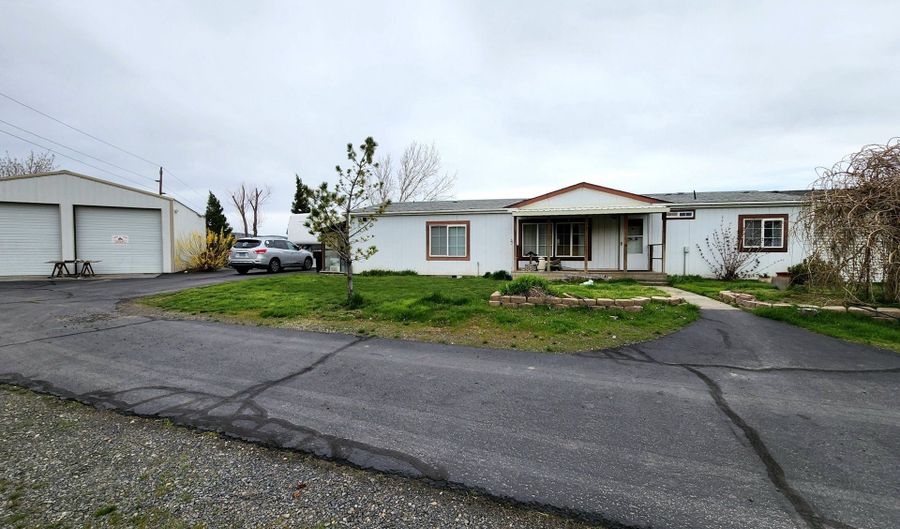 1425 MAIN St, Arlington, OR 97812 - 3 Beds, 2 Bath