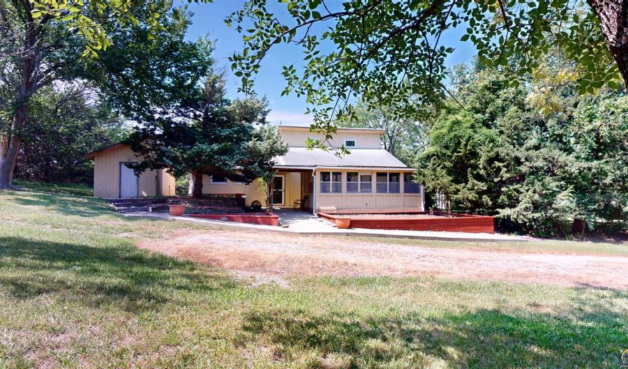 11973 SW 77th St, Auburn, KS 66402 - 2 Beds, 3 Bath