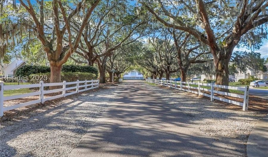 53 Bridle Path Ln, Bluffton, SC 29910 - 3 Beds, 3 Bath
