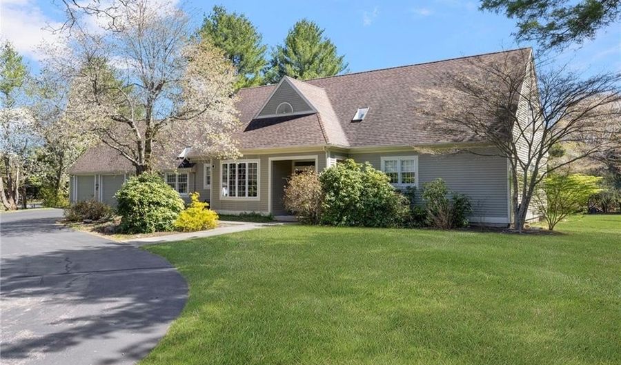 110 Osprey Dr, East Greenwich, RI 02818 - 4 Beds, 5 Bath