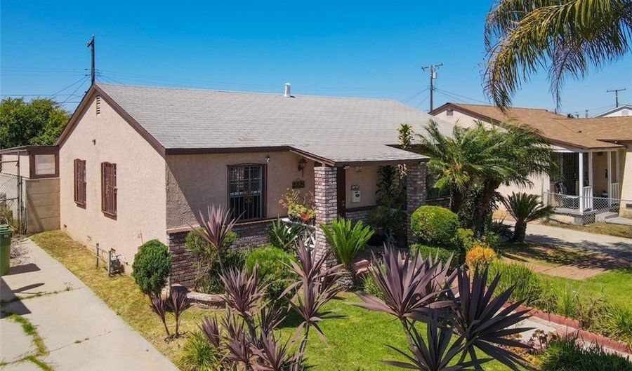 2225 W 153rd St, Compton, CA 90220 - 3 Beds, 2 Bath