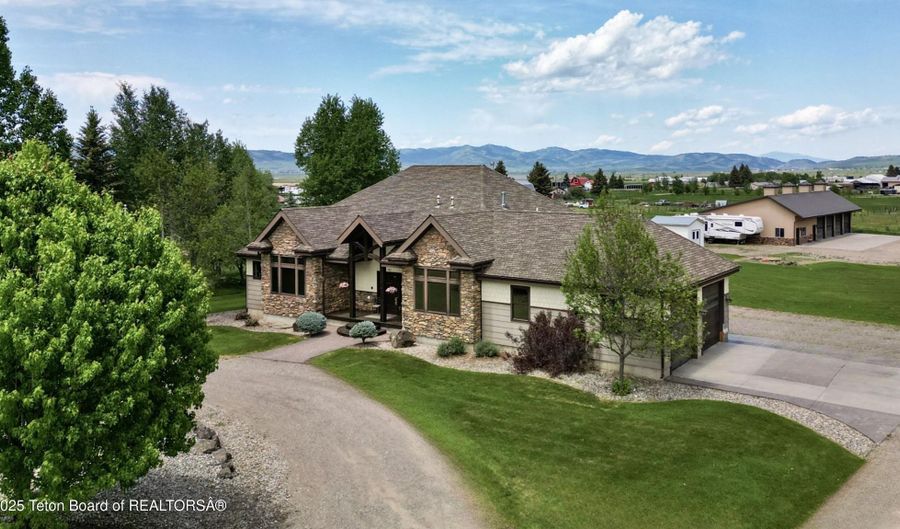 81 TWIN CLIFFS Rd, Afton, WY 83110 - 5 Beds, 4 Bath