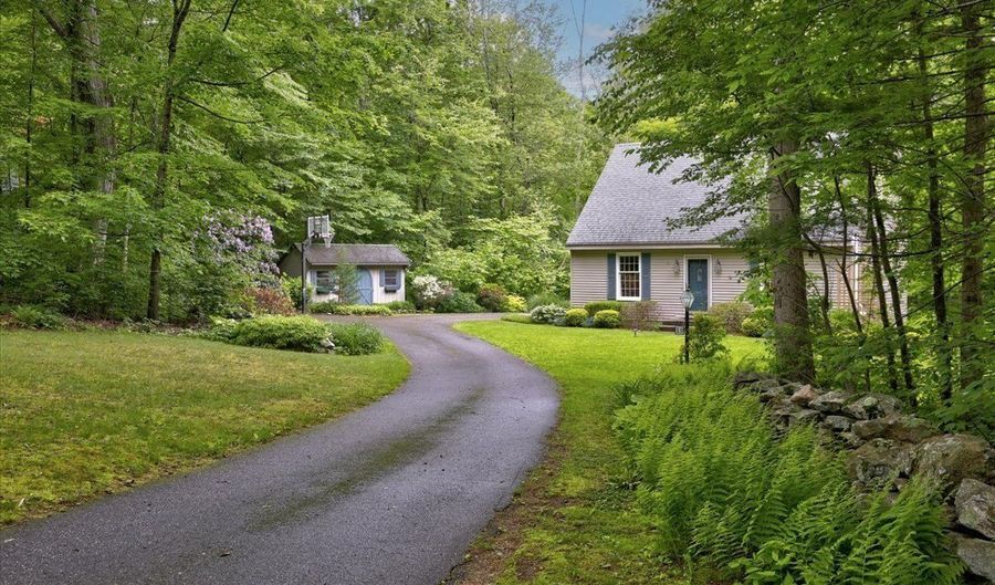 19 Oak Leaf Cir, Coventry, CT 06238 - 3 Beds, 2 Bath