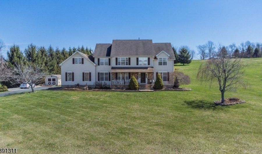 4 GARRY Ln, Andover, NJ 07848 - 5 Beds, 4 Bath