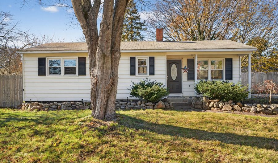 5 Robin Ln, Clinton, CT 06413 - 3 Beds, 1 Bath