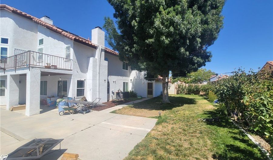 12310 Iroquois Rd, Apple Valley, CA 92308 - 5 Beds, 3 Bath