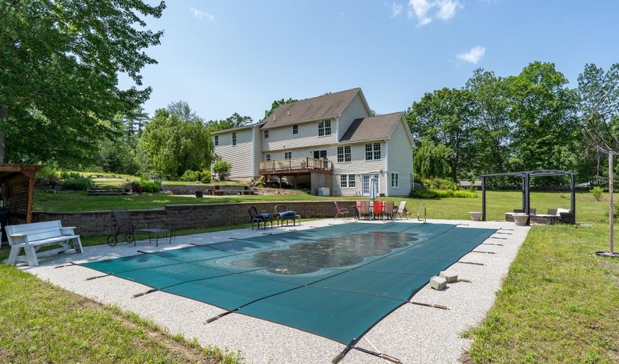 91 Seaverns Bridge Rd, Amherst, NH 03031 - 4 Beds, 3 Bath