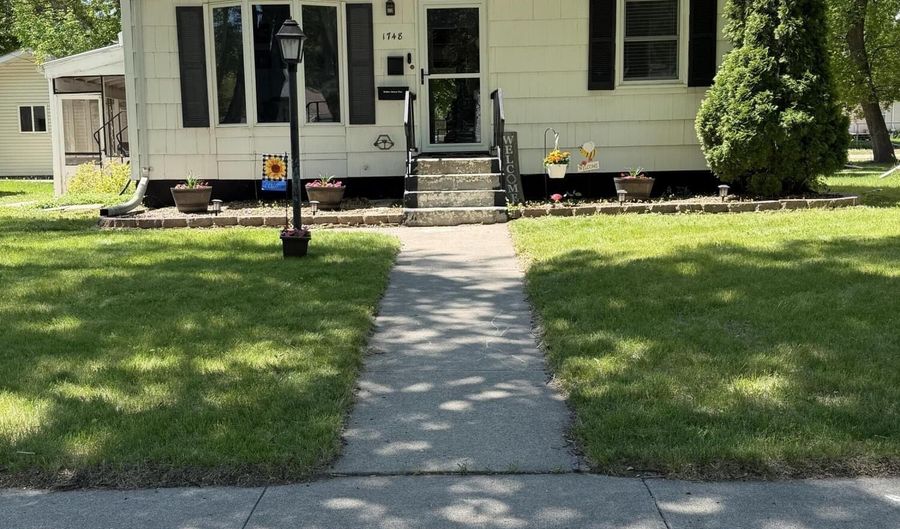 1748 S 2nd St, Aberdeen, SD 57401 - 2 Beds, 2 Bath