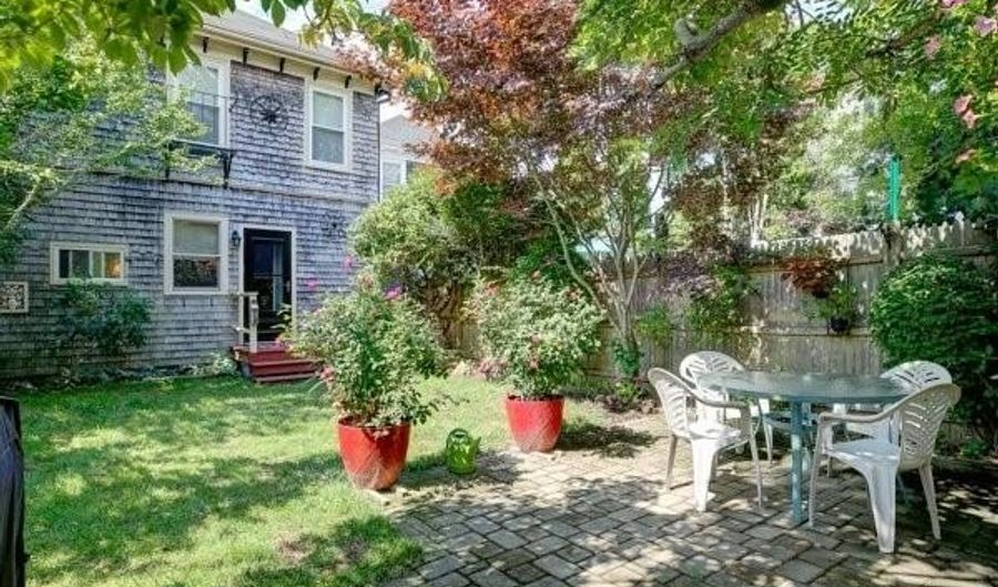 616 Thames St 1, Newport, RI 02840 - 2 Beds, 1 Bath