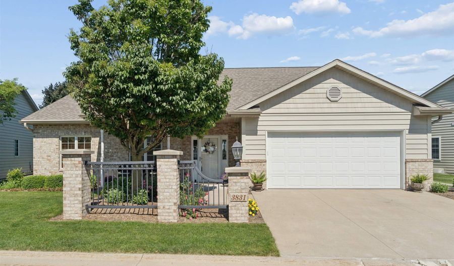 3831 N WAYSIDE Ln, Appleton, WI 54913 - 2 Beds, 2 Bath