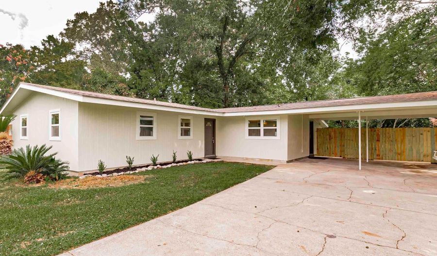 8261 Sholar Dr, Baton Rouge, LA 70809 - 3 Beds, 2 Bath