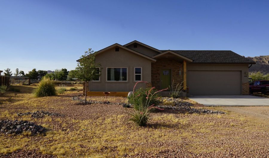1000 E Canyon Dr, Big Water, UT 84741 - 3 Beds, 2 Bath