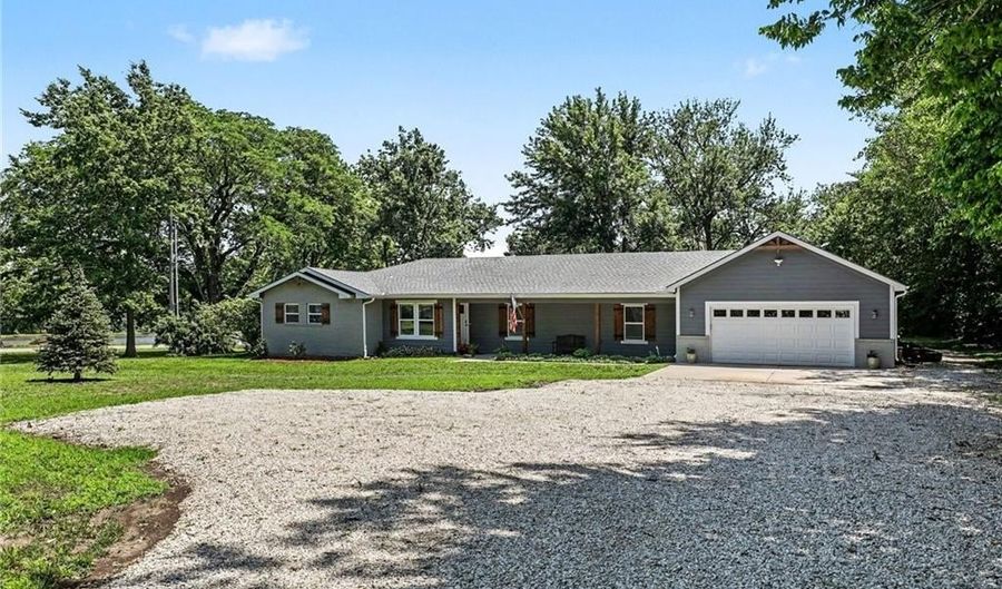 16985 Evans Rd, Basehor, KS 66007 - 4 Beds, 3 Bath