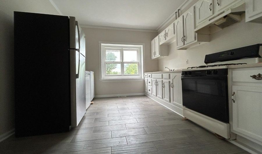 135 W Chrystal St, Andover, NJ 07801 - 3 Beds, 2 Bath