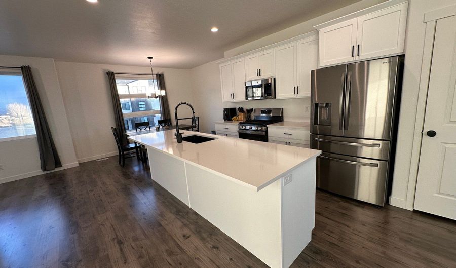 568 S 900 W, American Fork, UT 84003 - 4 Beds, 3 Bath