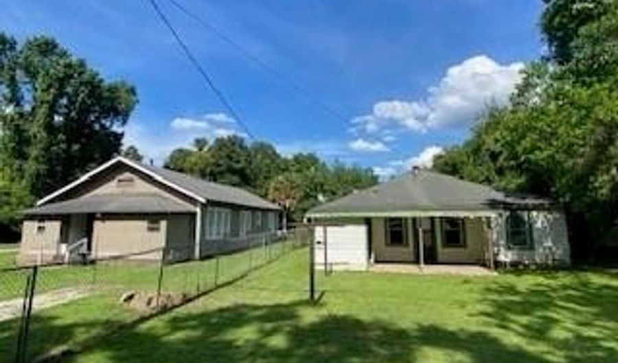 217 BEALL St, Bogalusa, LA 70427 - 3 Beds, 1 Bath