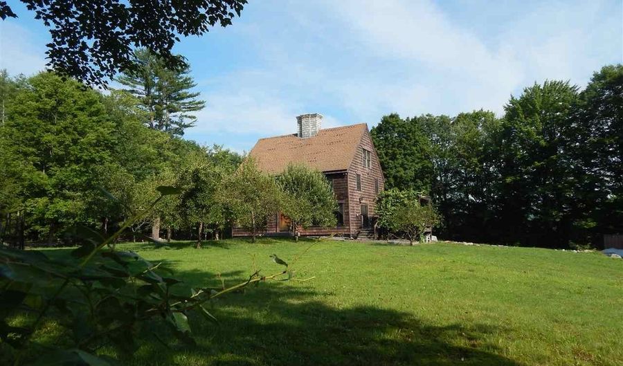 82 Breezy Hill Rd, Bradford, NH 03221 - 3 Beds, 2 Bath