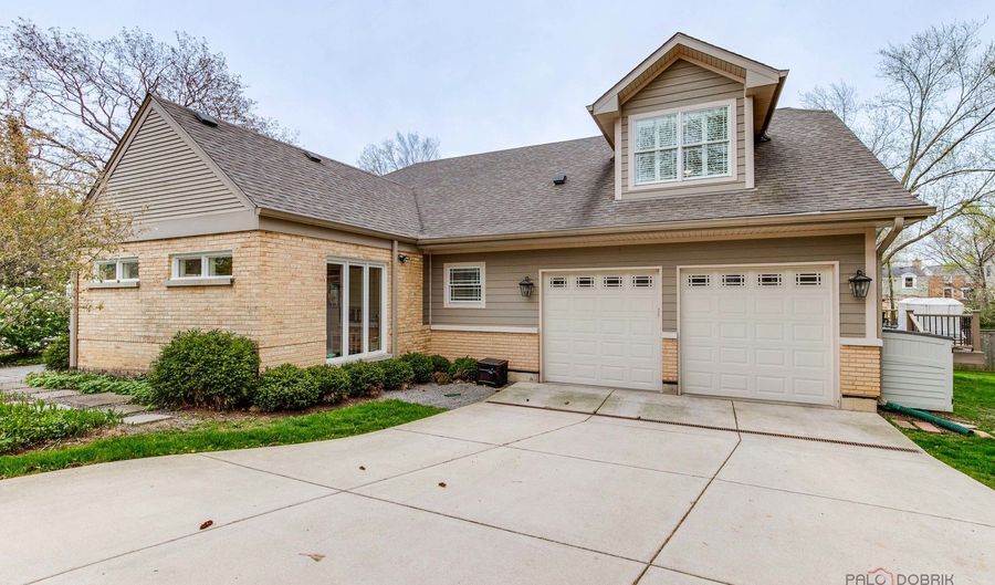 601 Ardmore Ter, Libertyville, IL 60048 - 4 Beds, 2 Bath