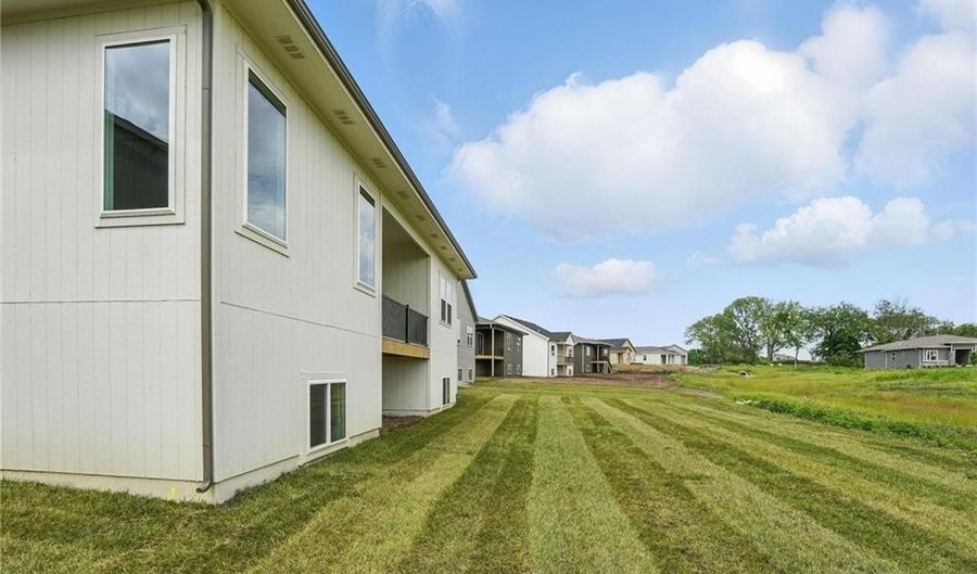 1617 Grayhawk Dr, Basehor, KS 66007 - 3 Beds, 3 Bath