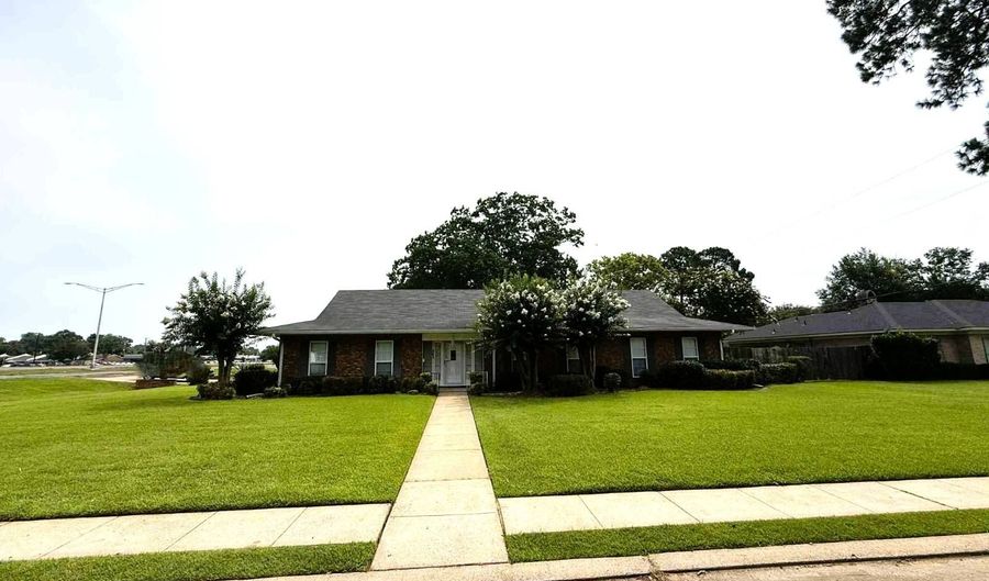 203 Tanglewood Dr, Alexandria, LA 71303 - 3 Beds, 2 Bath