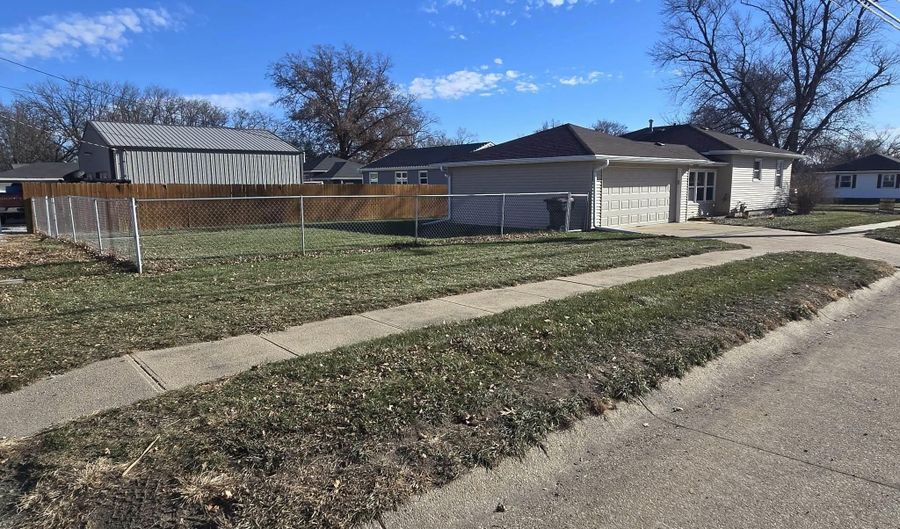 1902 High St, Beatrice, NE 68310 - 2 Beds, 1 Bath