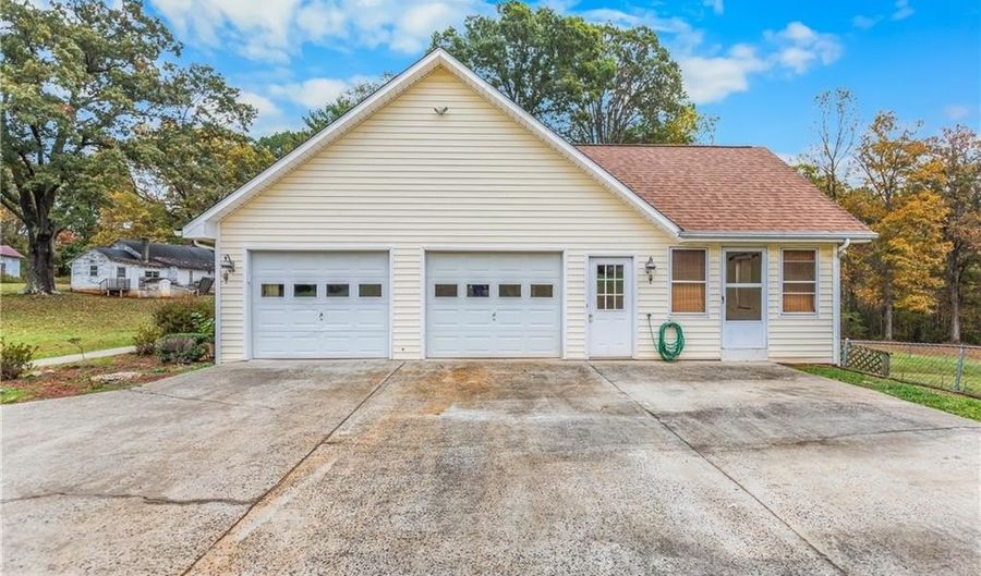 1320 Pratt Rd, Ararat, NC 27007 - 3 Beds, 2 Bath