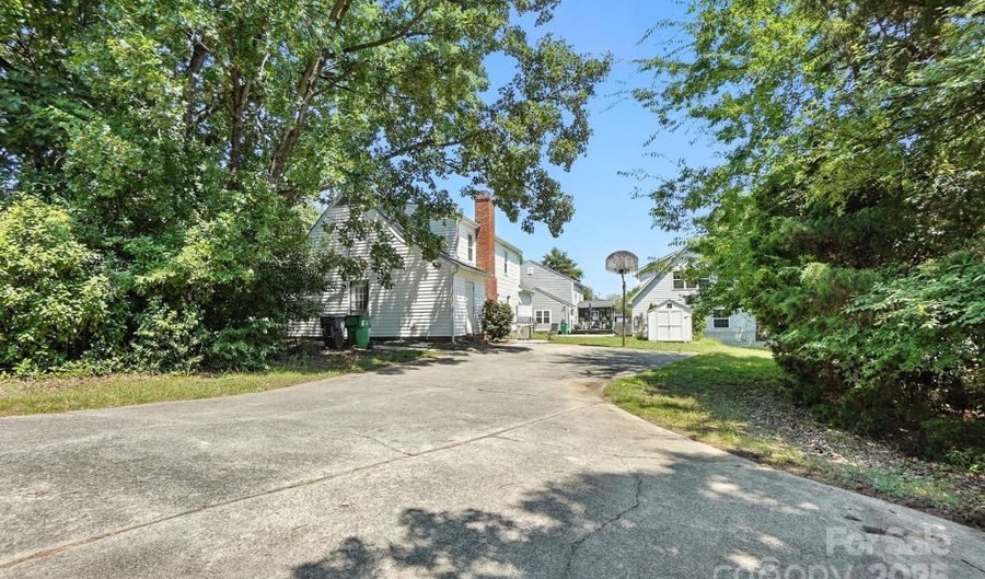 11100 Painted Tree Rd, Charlotte, NC 28226 - 4 Beds, 3 Bath
