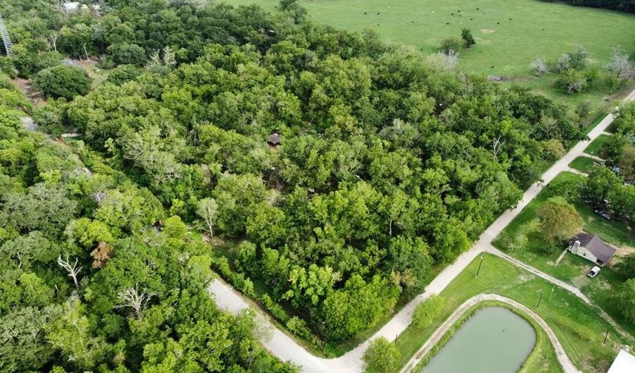 555 COUNTY ROAD 31, Angleton, TX 77515 - 0 Beds, 0 Bath