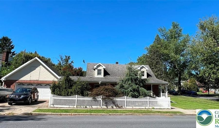 2304 W Greenleaf St, Allentown, PA 18104 - 4 Beds, 1 Bath