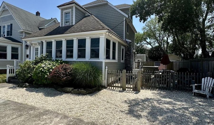 224 FIFTH St #A, Beach Haven, NJ 08008 - 5 Beds, 3 Bath
