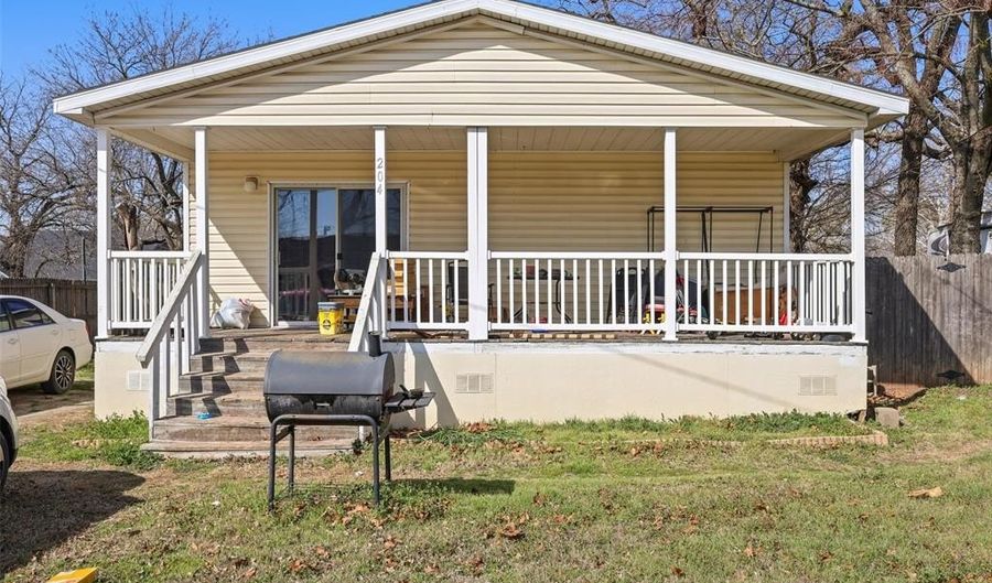 204 N Wickham St, Alvord, TX 76225 - 3 Beds, 2 Bath