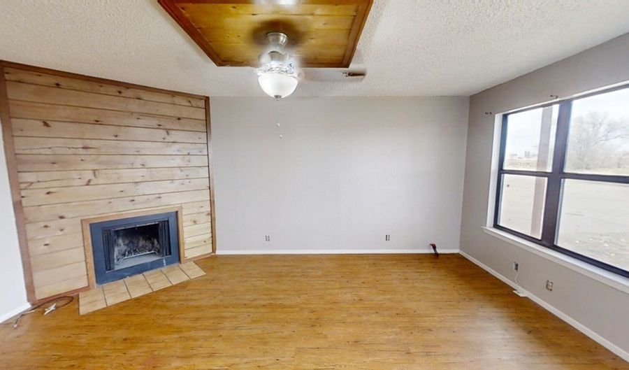 402 SE 6th St, Andrews, TX 79714 - 8 Beds, 0 Bath