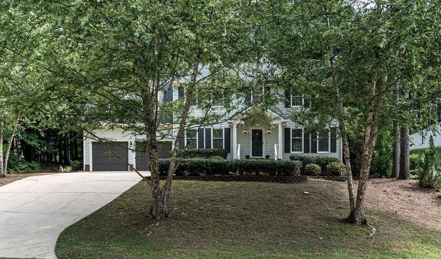 4032 Brook Cross Dr, Apex, NC 27539 - 4 Beds, 3 Bath