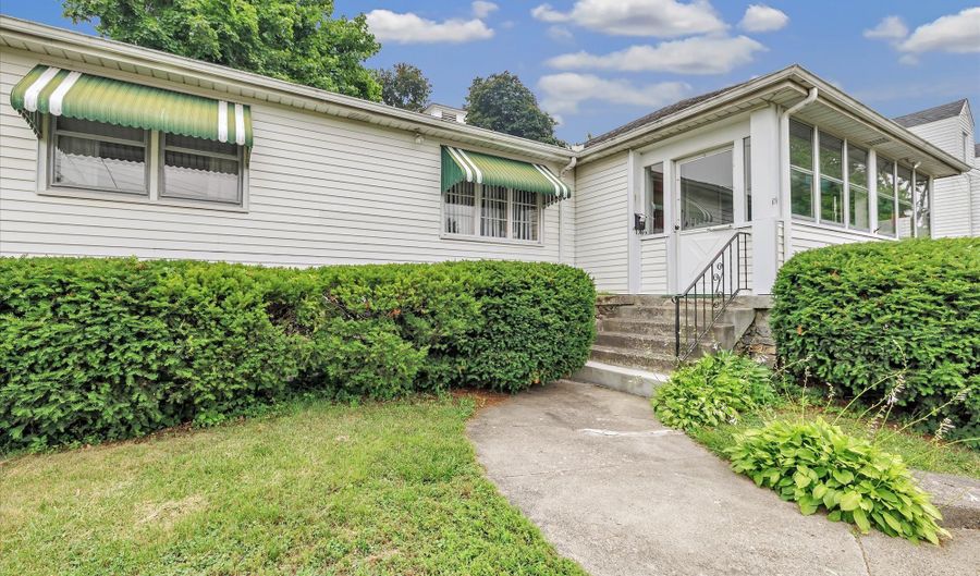 124 N Cliff St, Ansonia, CT 06401 - 3 Beds, 1 Bath