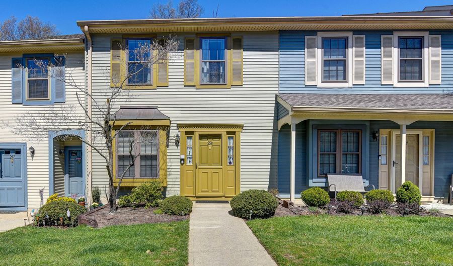 258 Grassmere Ct, Aberdeen, NJ 07747 - 2 Beds, 3 Bath