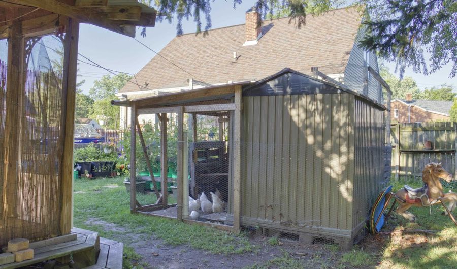 1013 N LINWOOD Ave, Appleton, WI 54914 - 2 Beds, 1 Bath