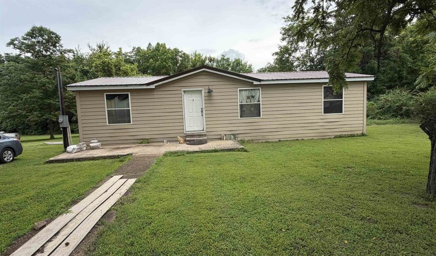 51 Tuff St, Ash Flat, AR 72513 - 3 Beds, 2 Bath