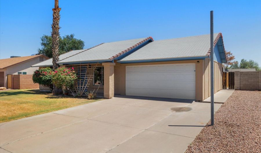 1407 W CHILTON St, Chandler, AZ 85224 - 3 Beds, 2 Bath