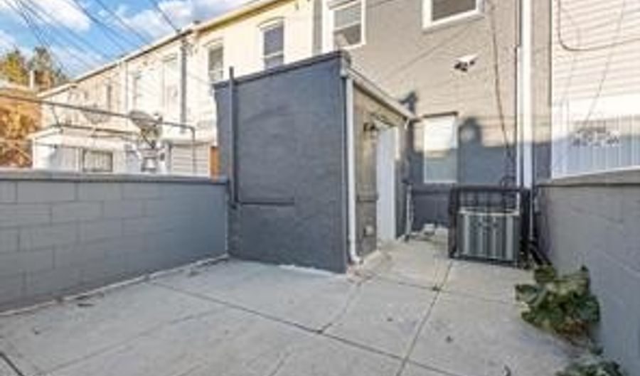 230 N LUZERNE Ave, Baltimore, MD 21224 - 3 Beds, 3 Bath