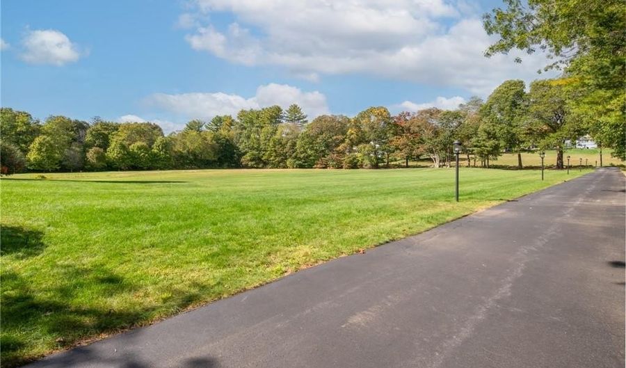 51 Reservoir Rd, Cumberland, RI 02864 - 4 Beds, 4 Bath