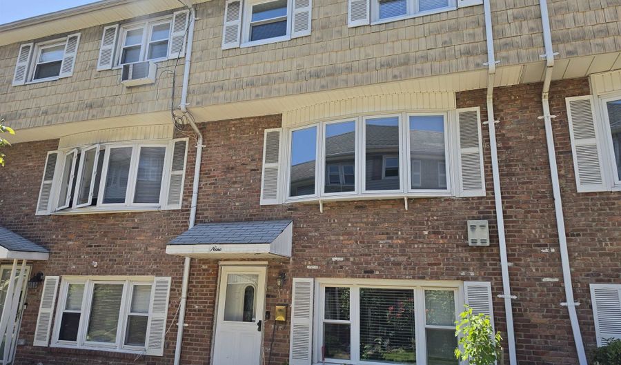 9 ELNA Ct, Bayonne, NJ 07002 - 3 Beds, 2 Bath