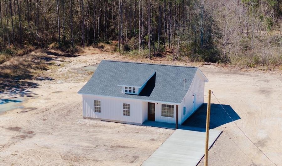 596 Beach Rd, Baxley, GA 31513 - 3 Beds, 2 Bath