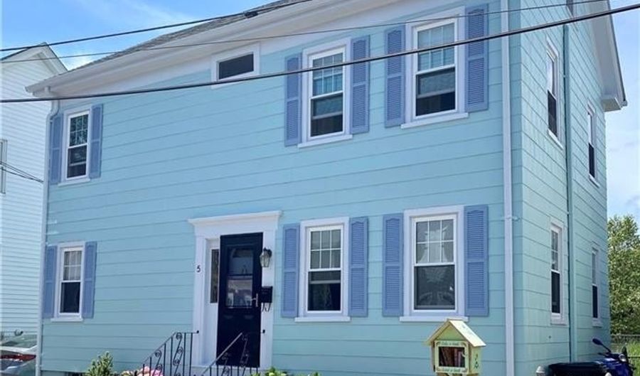 5 Byrnes St, Newport, RI 02840 - 3 Beds, 2 Bath