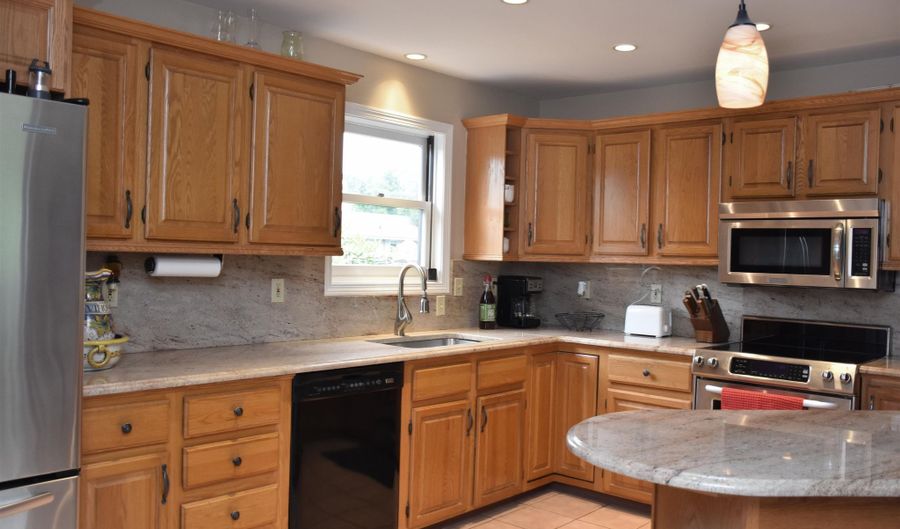 9 Strawberry Ln, Barre, VT 05641 - 3 Beds, 2 Bath