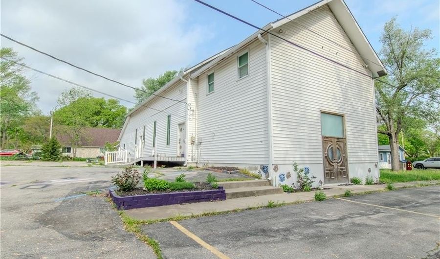 306 S Texas St, Archie, MO 64725 - 3 Beds, 2 Bath