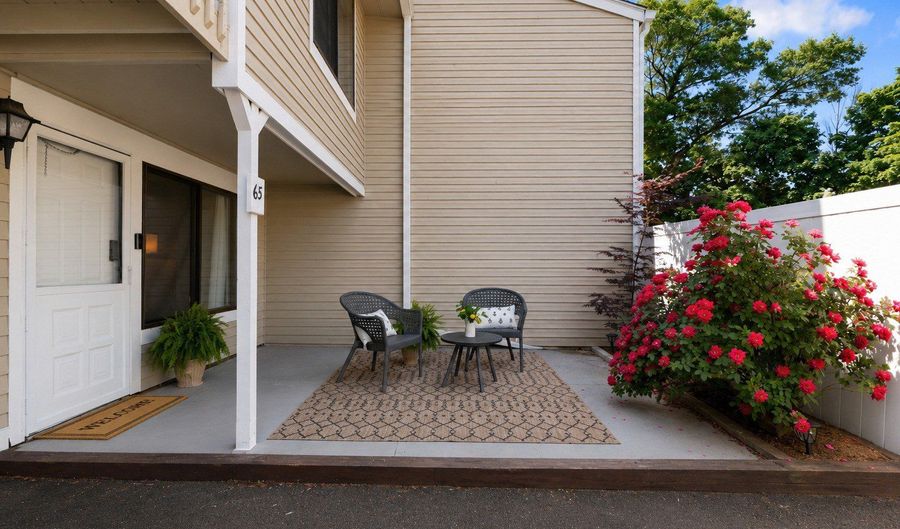 65 Peddlars Dr 65, Branford, CT 06405 - 3 Beds, 3 Bath